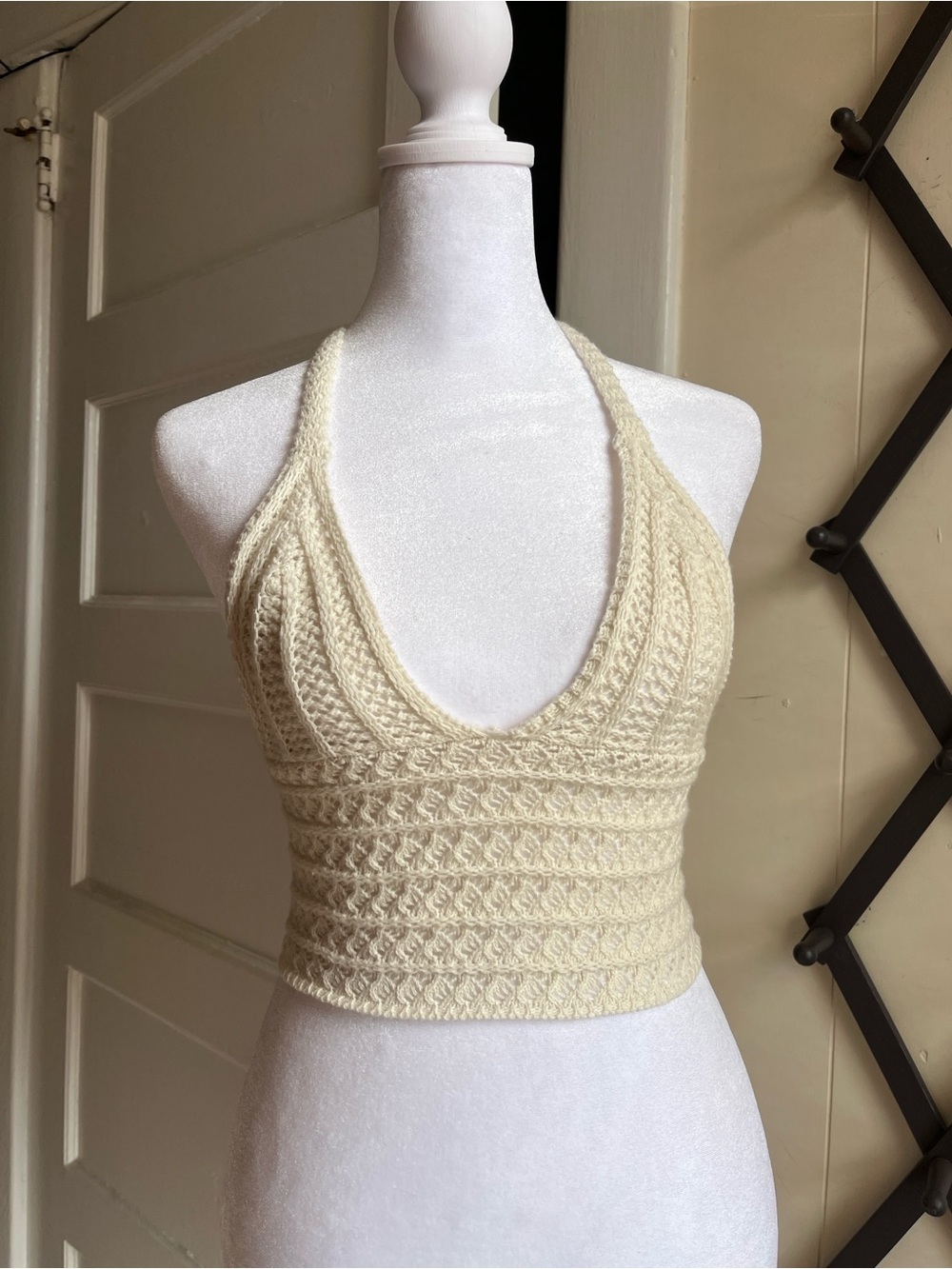 ROMWE Ivory Crochet Halter Crop Top